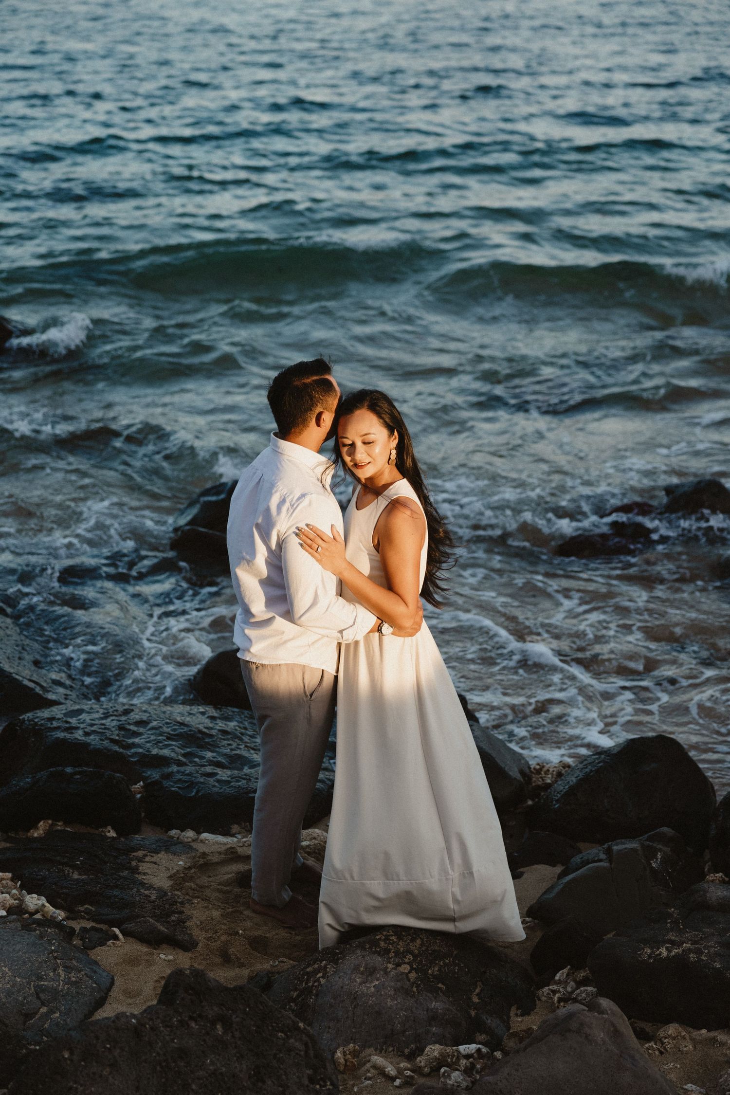Hawaii couple elopement captured by Marcu fotography