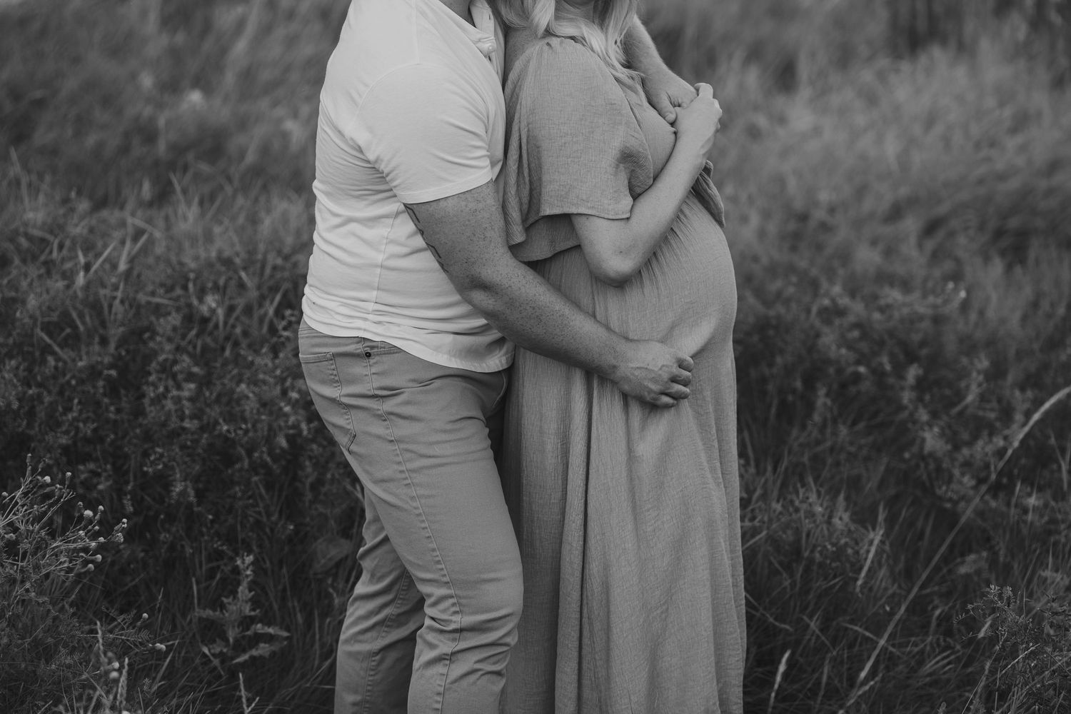maternity summer photoshoot in Edmonton