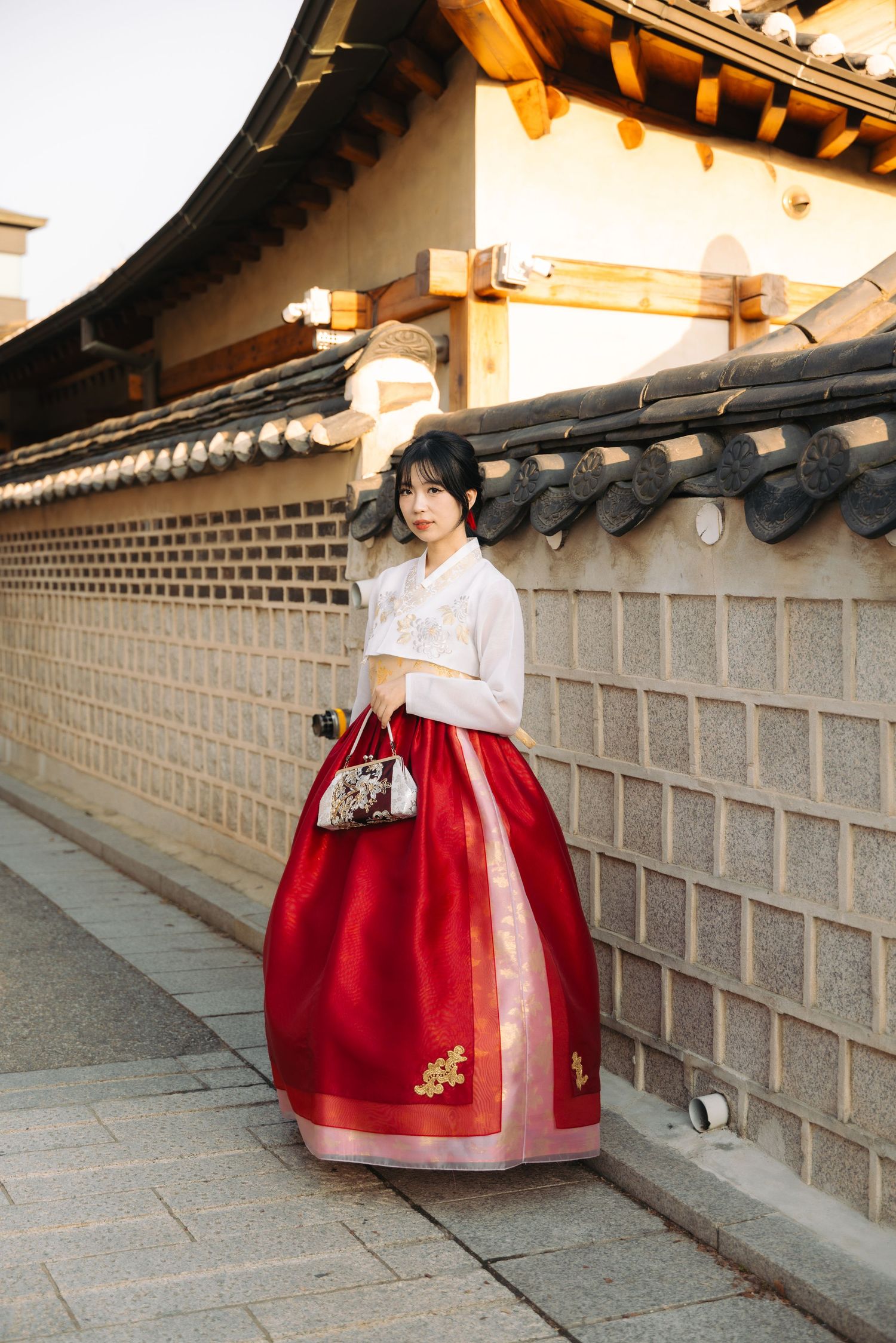destination photographer capturing traditional Korean outfit in Seoul