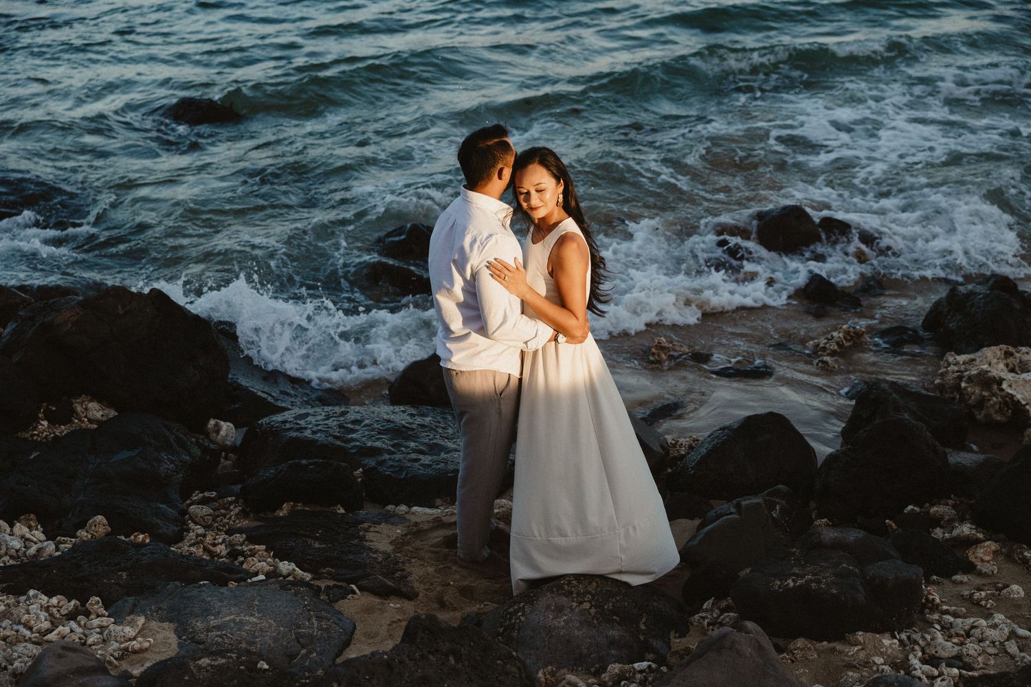 elopement in Honolulu Hawaii by Marcu Fotography - destination wedding photographer