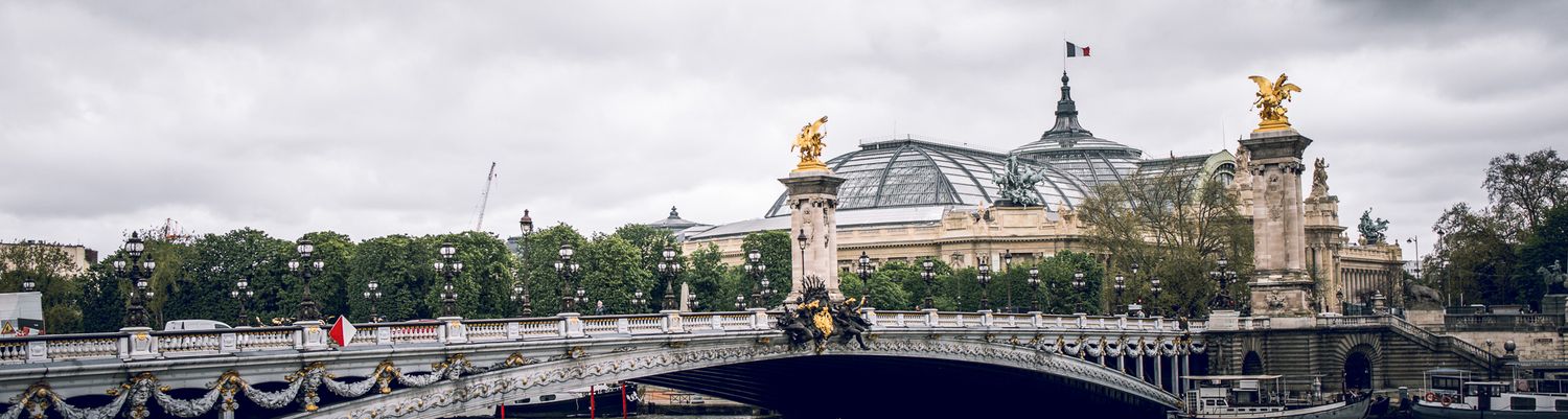 Panoramic view of a grand palace or government building with ornate architecture.