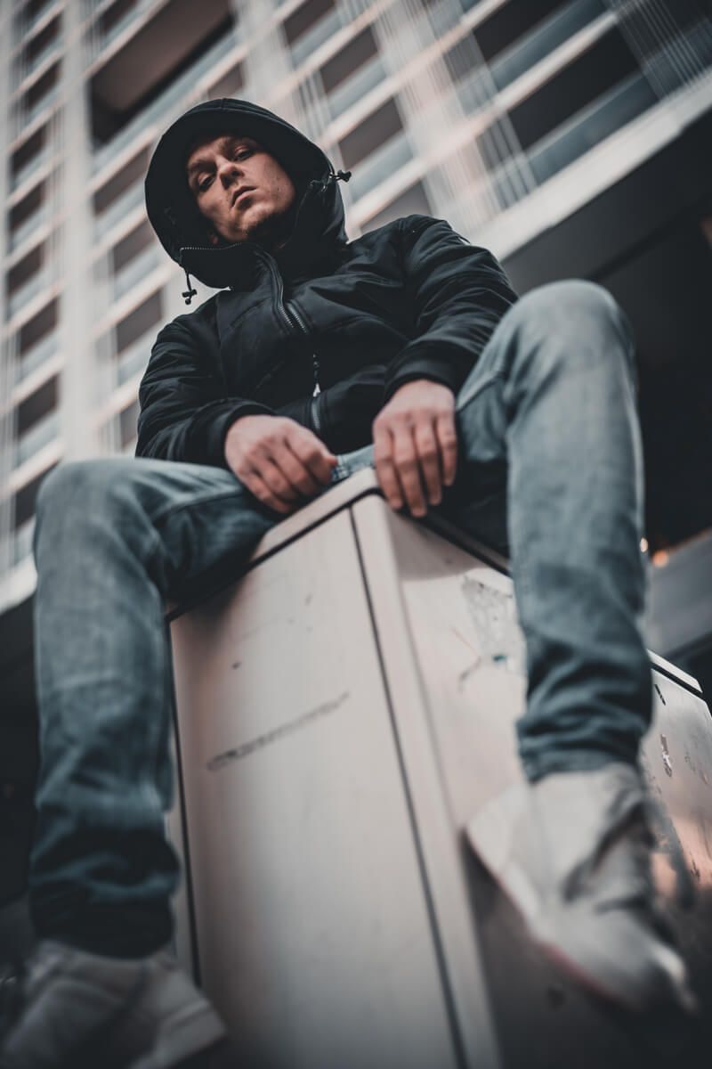 portrait fotograf fotoshooting portraits linz oberösterreich urban average einzelportrait on location
