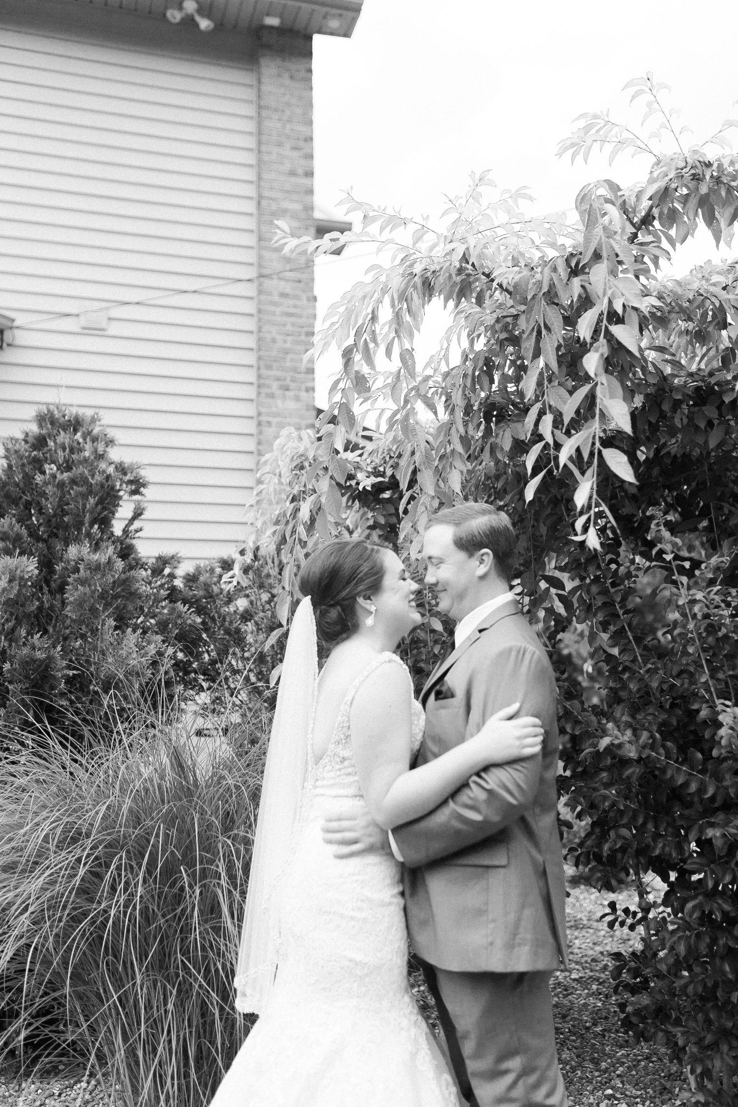 Elegant wedding ceremony in Eastern Kentucky captured by Kandi Zadel Photography black and white photograph wedding couple