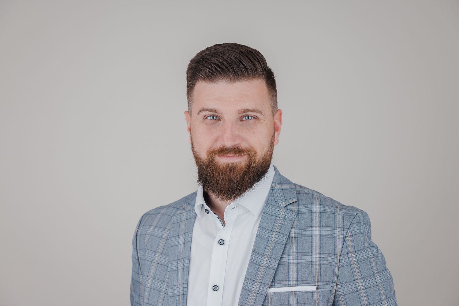 Business, Headshot, Clean und modern im Studio für Business Fotos im Allgäu