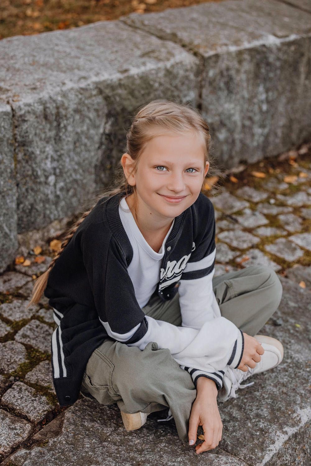 Schulmädchen Outdoor, Kindergartenfotografie Augsburg, Ulm, München, Allgäu