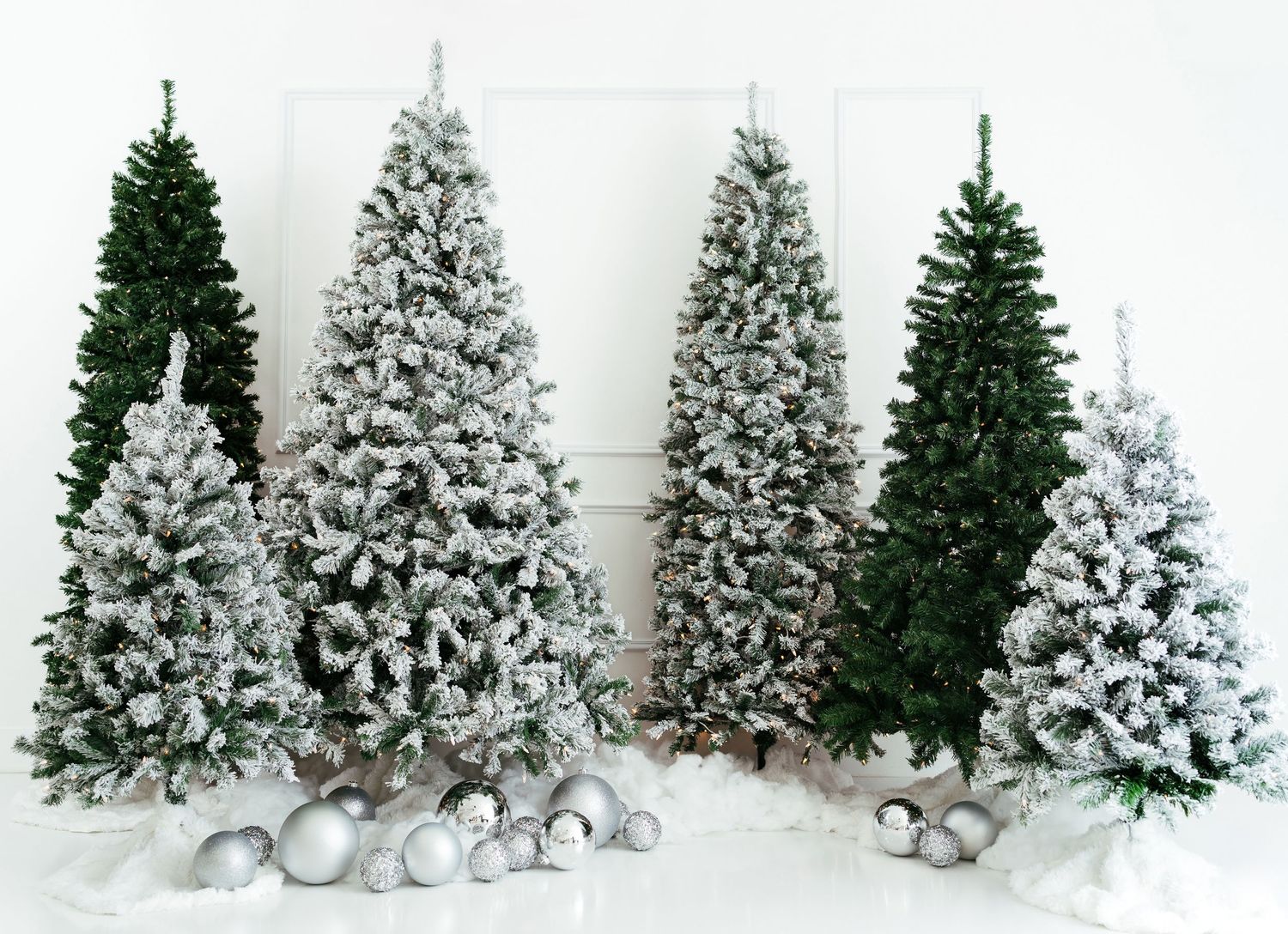 2025 Snowy Chic Holiday Minis studio setup and Christmas décor in Houston, Katy, Richmond, Bellaire, the Heights, Sugar Land, memorial area