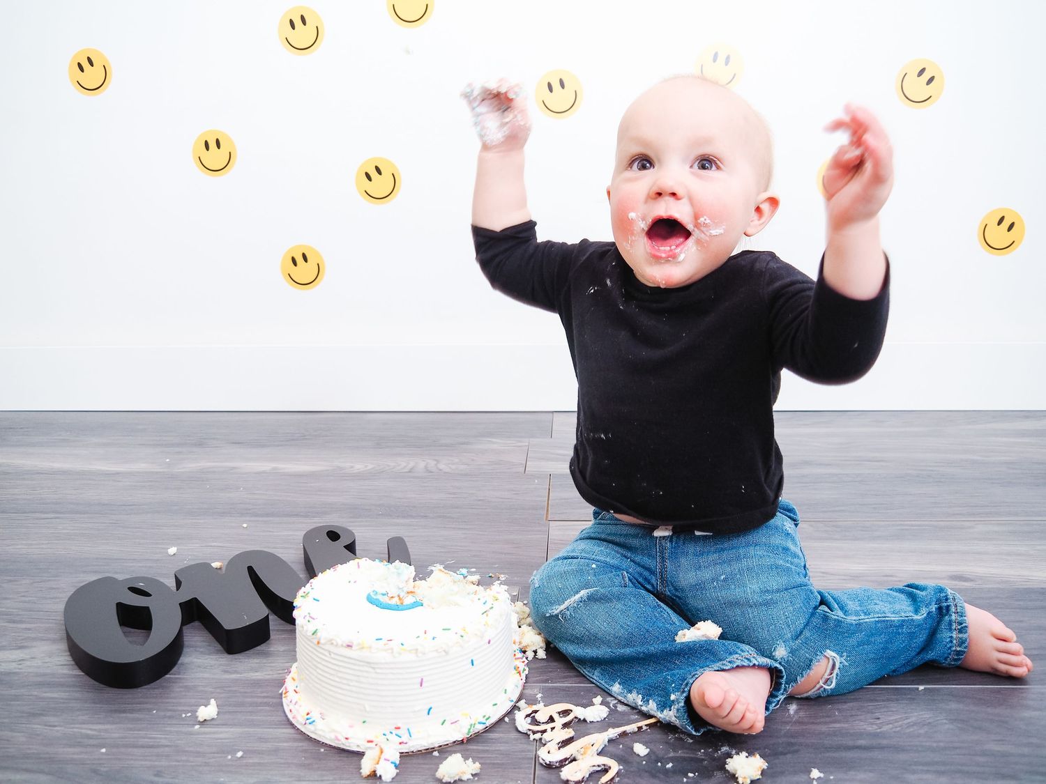 Edmonton Based Photographer specializing in Cake Smash Sessions