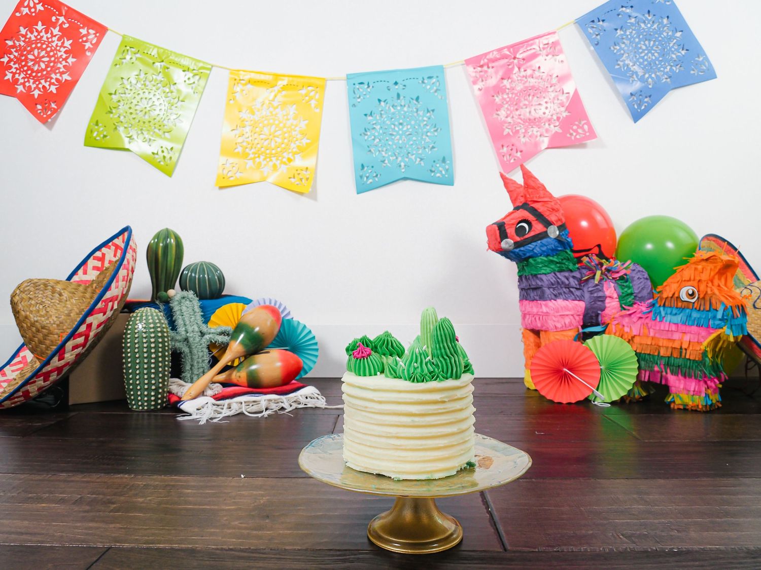 Edmonton Based Photographer specializing in Cake Smash Sessions