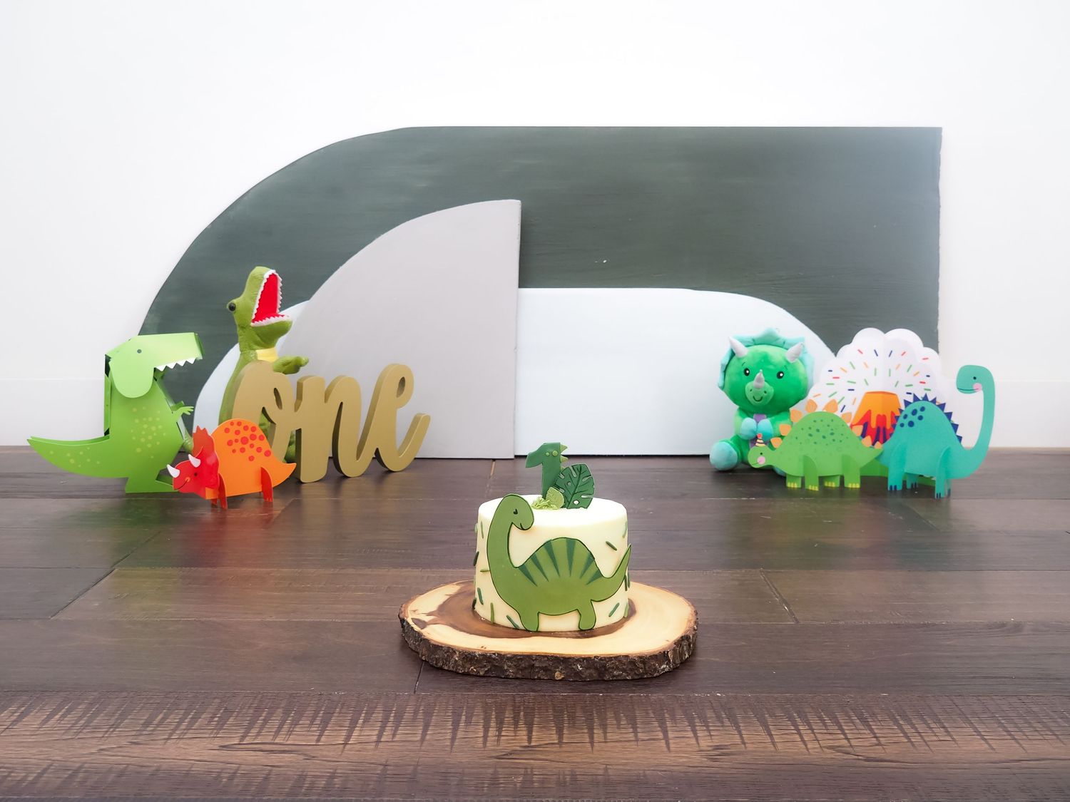 Edmonton Based Photographer specializing in Cake Smash Sessions