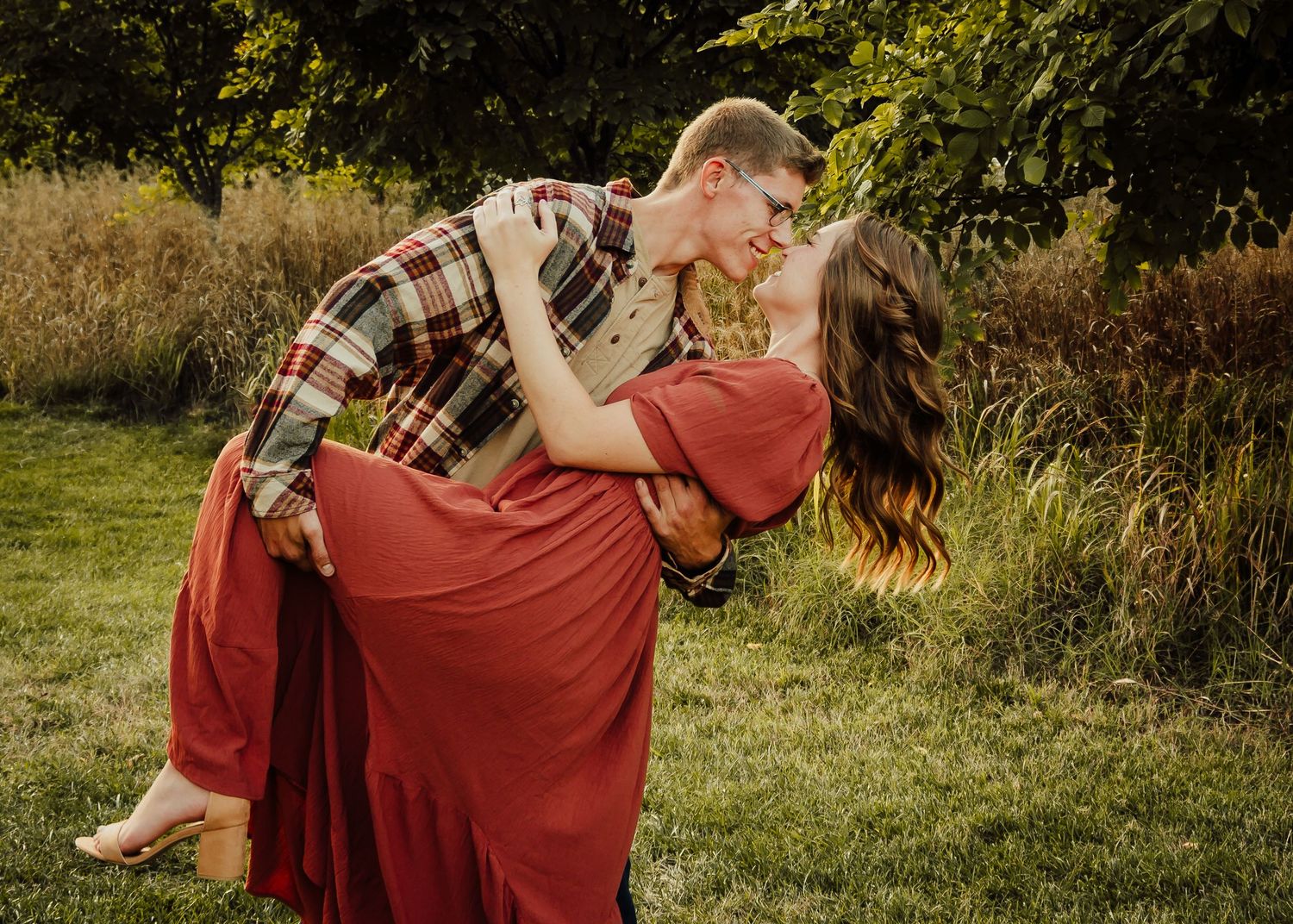 couples portraits at Holliday Park in Indianapolis