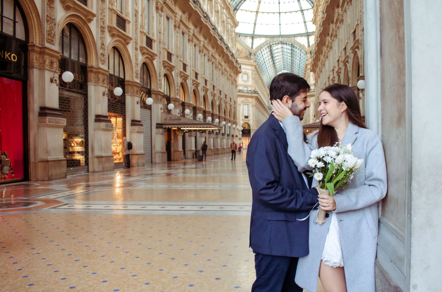 Celebrate your connection with a professional couple photoshoot in Milan. Unique urban settings for engagement, pre-wedding, and anniversary