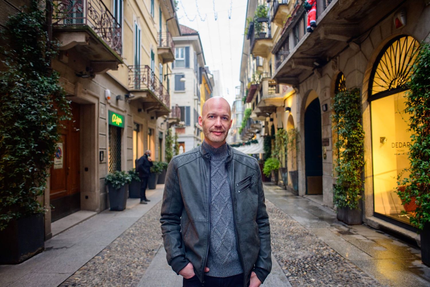 Elevate your image with professional portrait photography. From editorial to lifestyle, Milan’s streets become your personal stage.