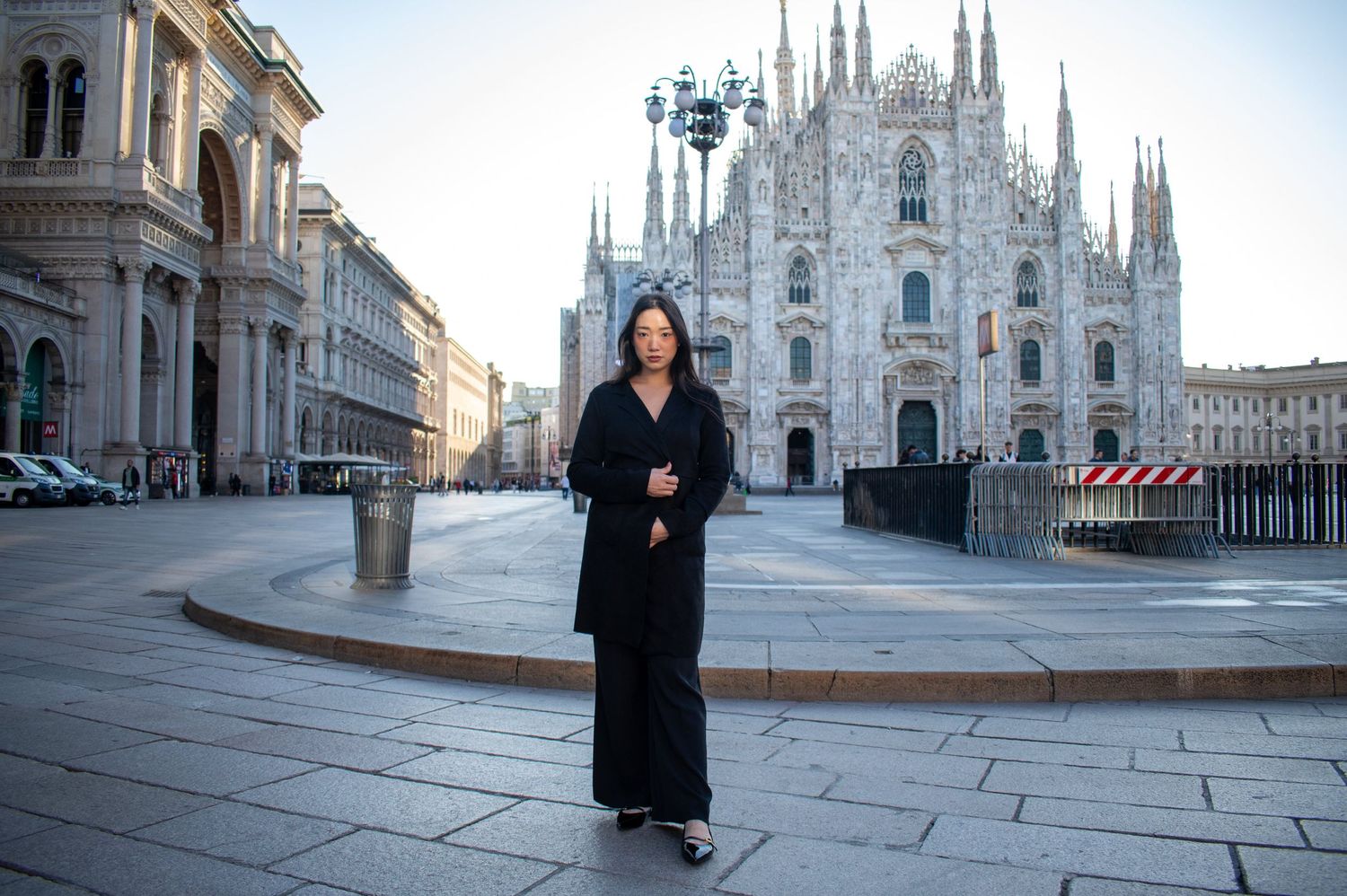 Stand out with professional lifestyle portraits in Milan. Modern, artistic, and dynamic photography for individuals and professionals.