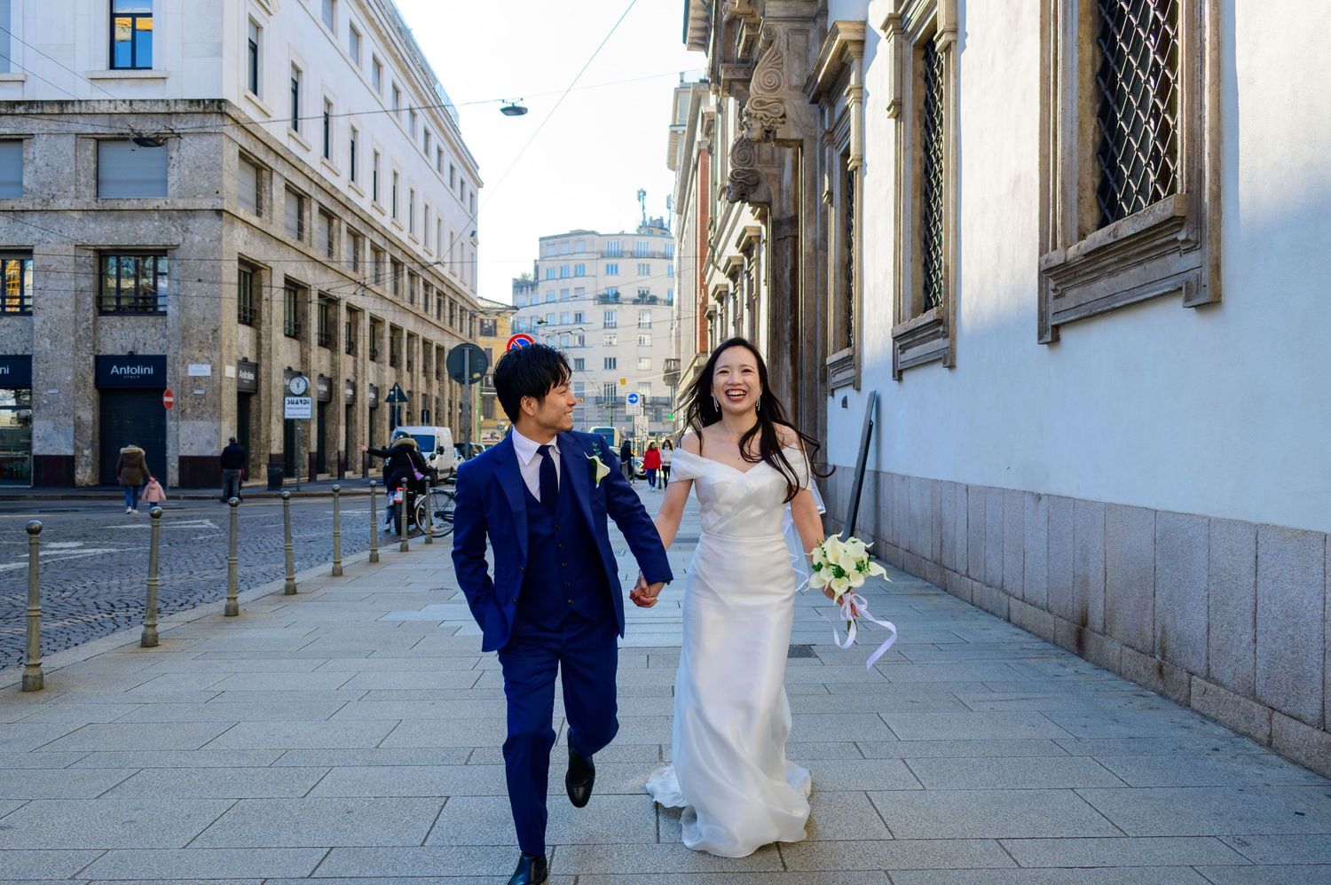 Capture your love story with romantic and authentic couple photography in Milan. Timeless urban backdrops for unforgettable moments.