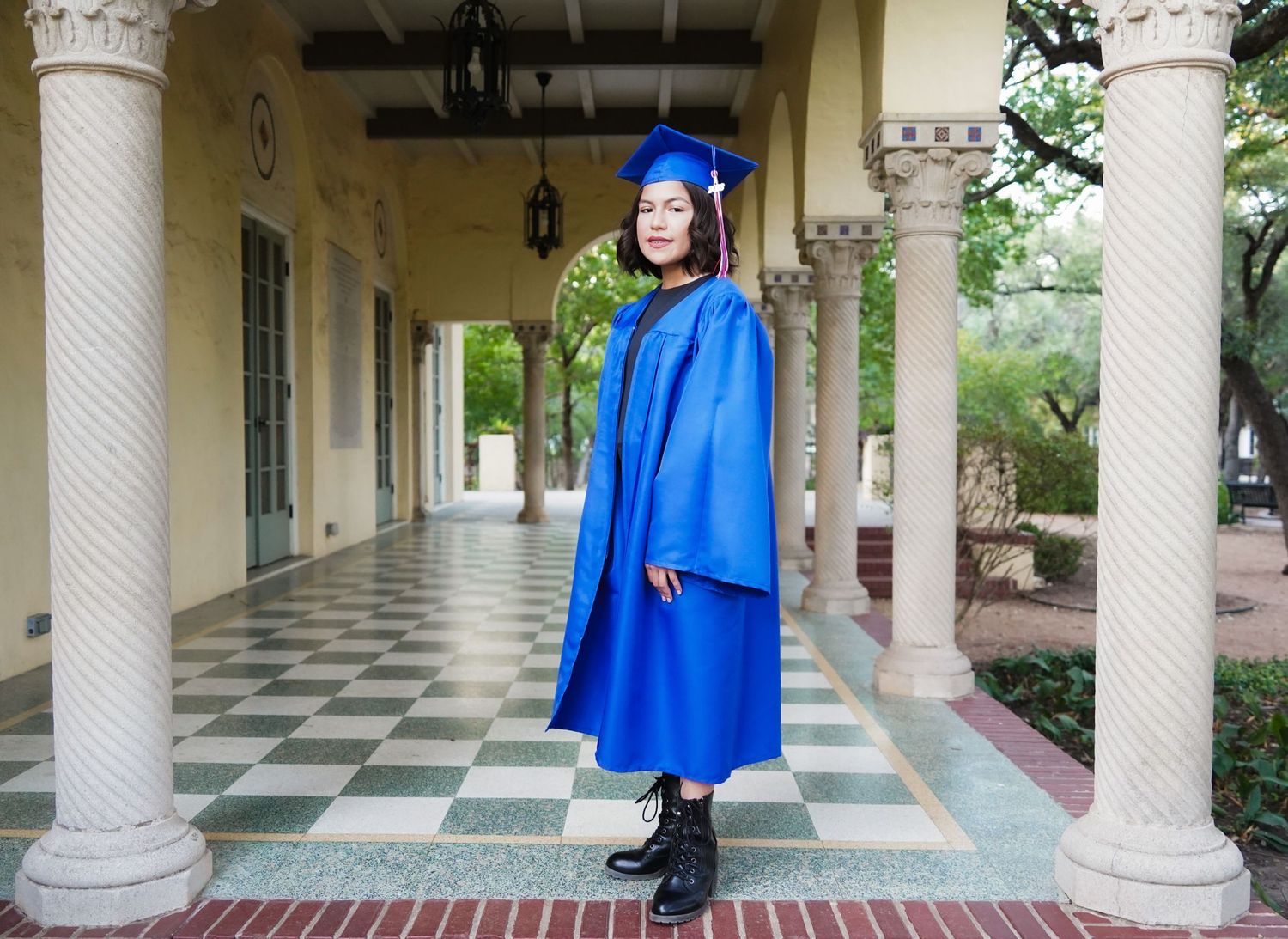 jvivimages seniors graduating seniors San Antonio photographer