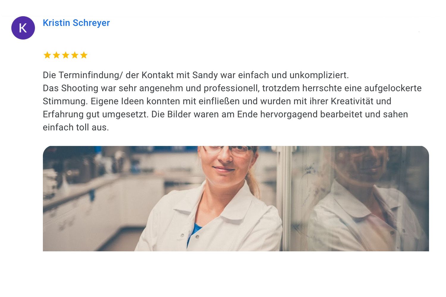 A positive customer review in German with star rating and feedback about a professional photo session.