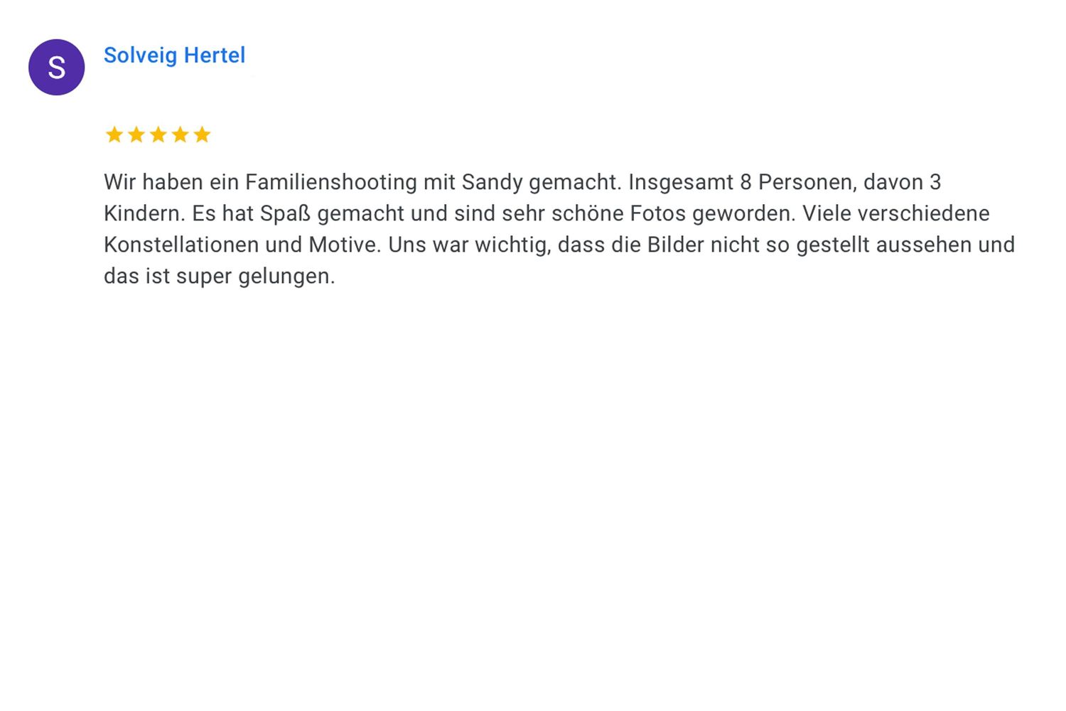 A positive five-star rating displayed in German text with a purple circle icon.