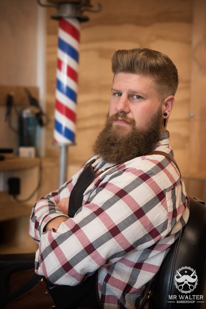 barber in barbershop