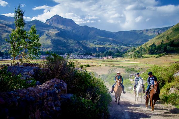 Adventure photography in the Peruvian Andes — expedition photography tours with Javi Storyteller, capturing remote landscapes and mountain