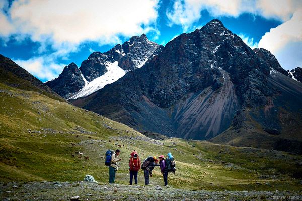 Adventure photography in the Peruvian Andes — expedition photography tours with Javi Storyteller, capturing remote landscapes and mountain