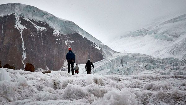 Adventure photography in the Peruvian Andes — expedition photography tours with Javi Storyteller, capturing remote landscapes and mountain