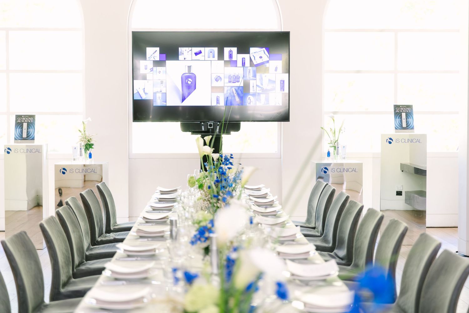 Wollongong Corporate Event Photographer. Elegant long dining table with blue floral centerpieces.
