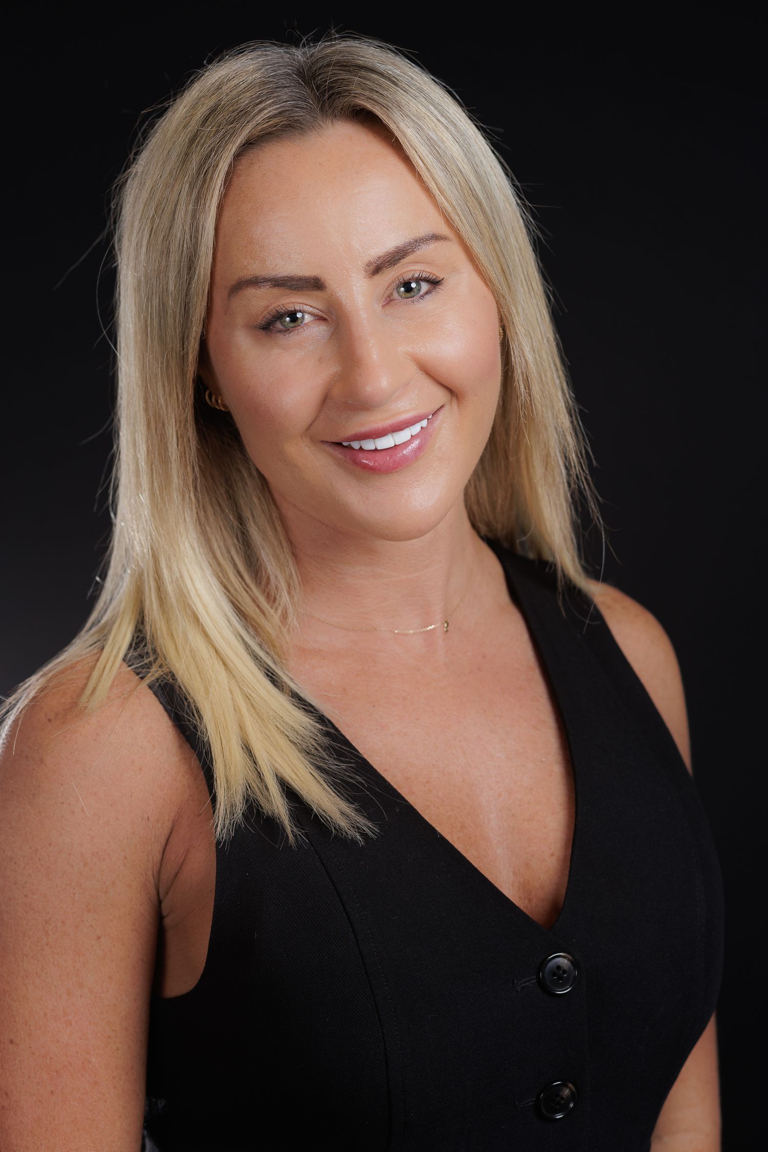 Headshot photographer Wollongong, Headshot photographer Sydney, Modeling Portfolio Wollongong, Corporate Headshots Wollongong and Sydney