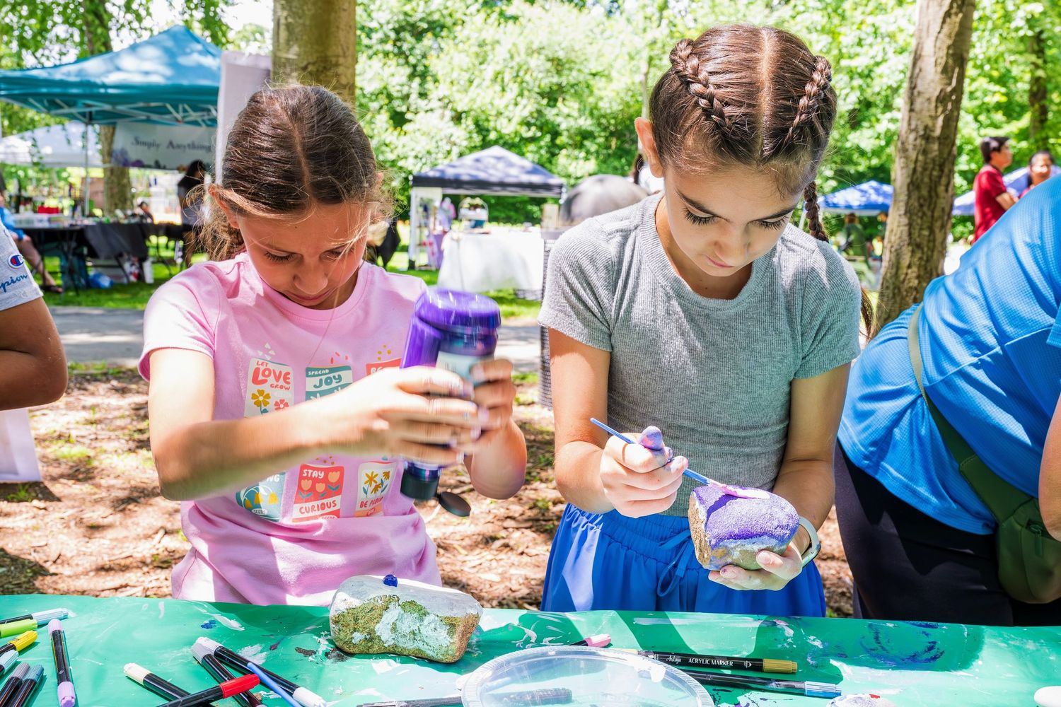 Children painting at arts celebration in Hllsdale, N.J.