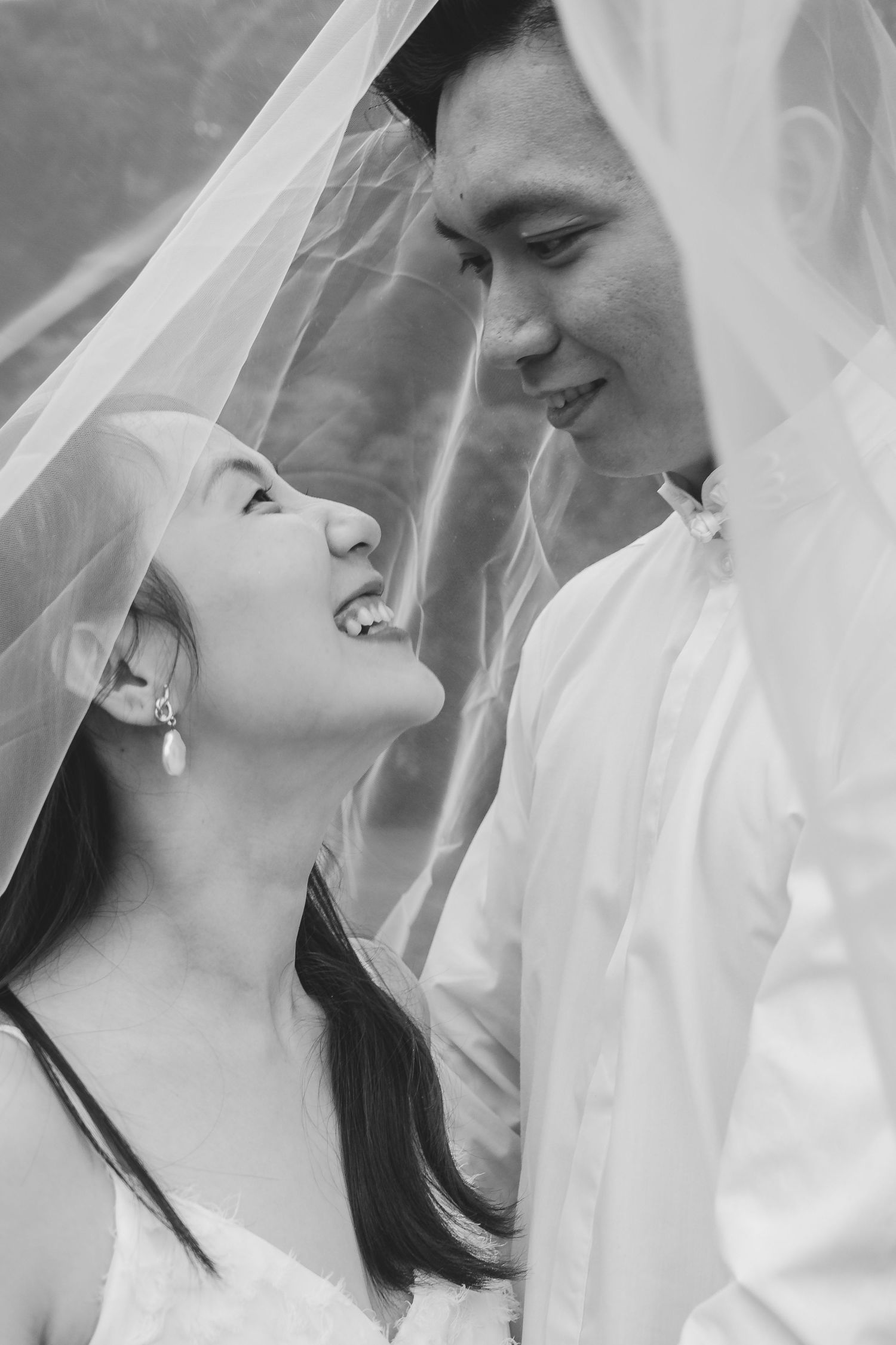 A joyful pre-wedding photoshoot at Auckland Botanical Gardens by YM Photography. Shot on digital and 35mm film.