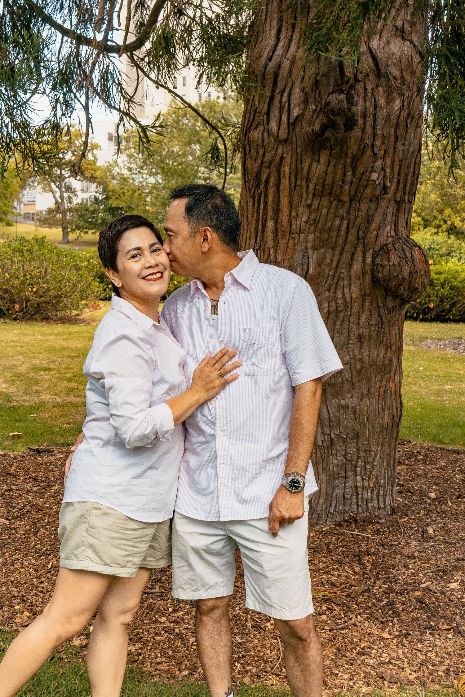 A fun-filled family photo shoot at Auckland Domain and Auckland Wintergardens. A colourful backdrop for a joyful family!