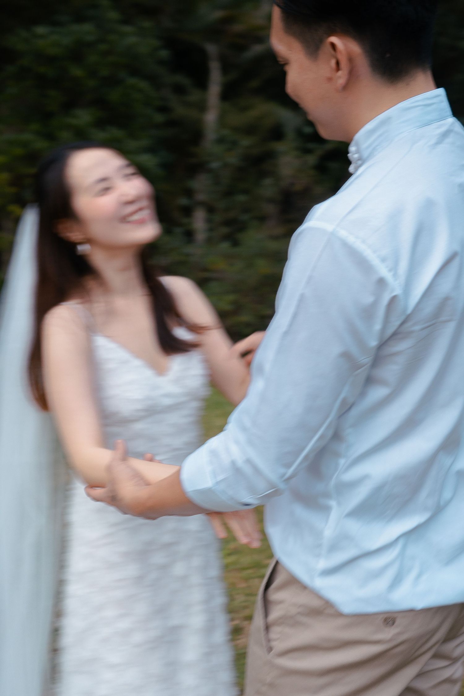A joyful pre-wedding photoshoot at Auckland Botanical Gardens by YM Photography. Shot on digital and 35mm film.