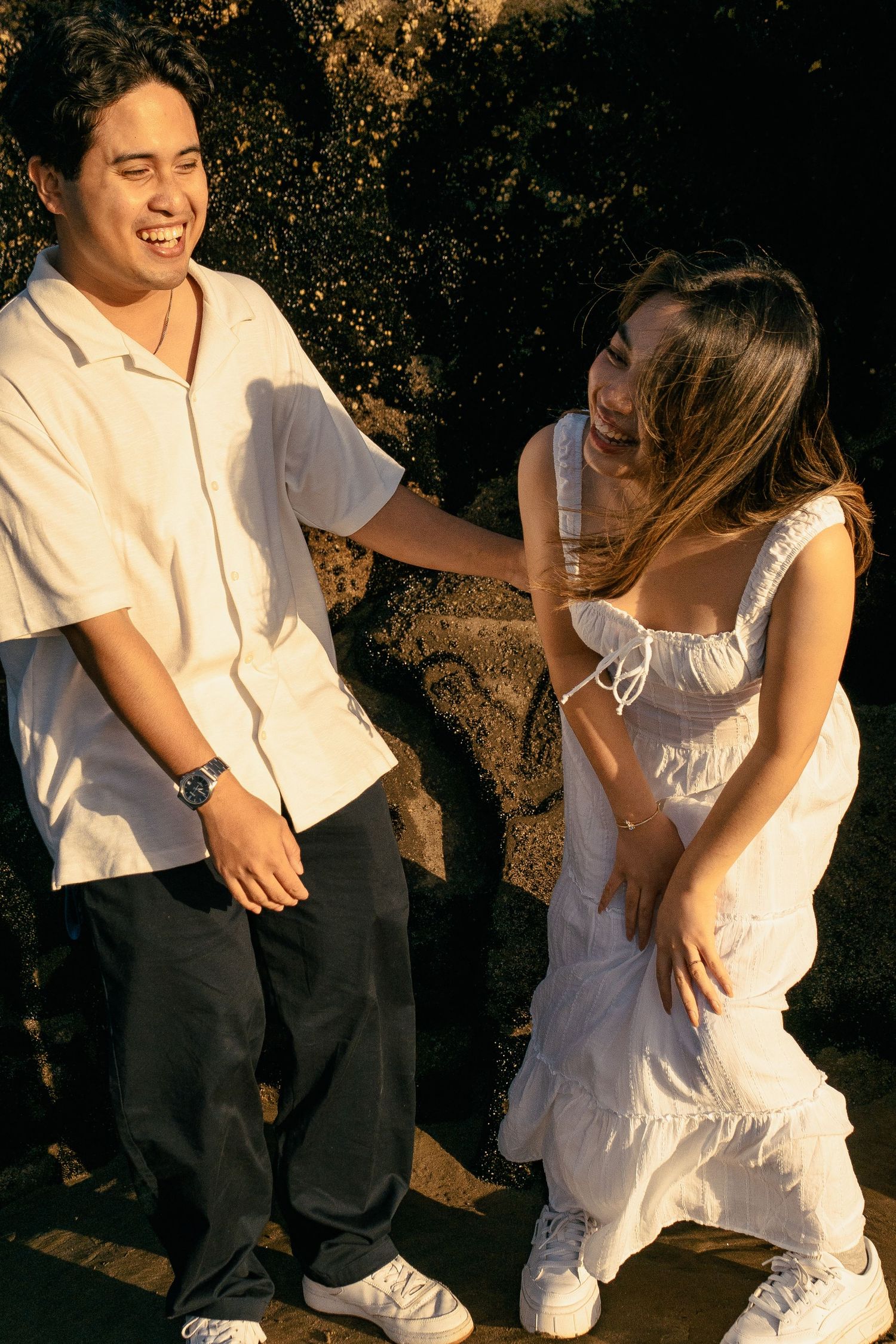 A couple photoshoot session during a magical sunset at Muriwai Beach by YM Photography. Chasing sunsets