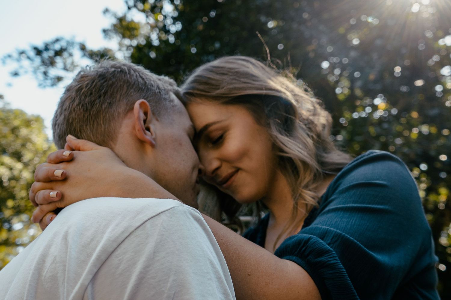 A dreamy couple photoshoot at Cornwall Park, Auckland by YM Photography.