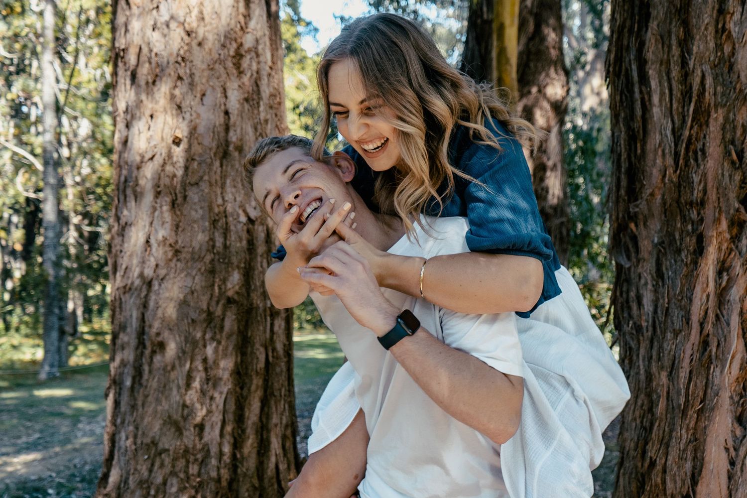A dreamy couple photoshoot at Cornwall Park, Auckland by YM Photography.