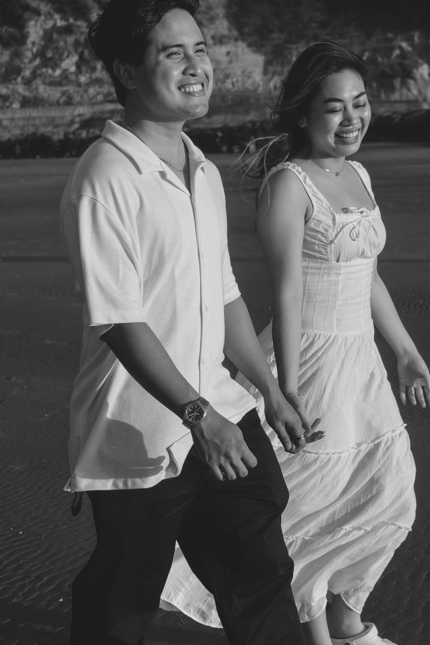 A couple photoshoot session during a magical sunset at Muriwai Beach by YM Photography. Chasing sunsets