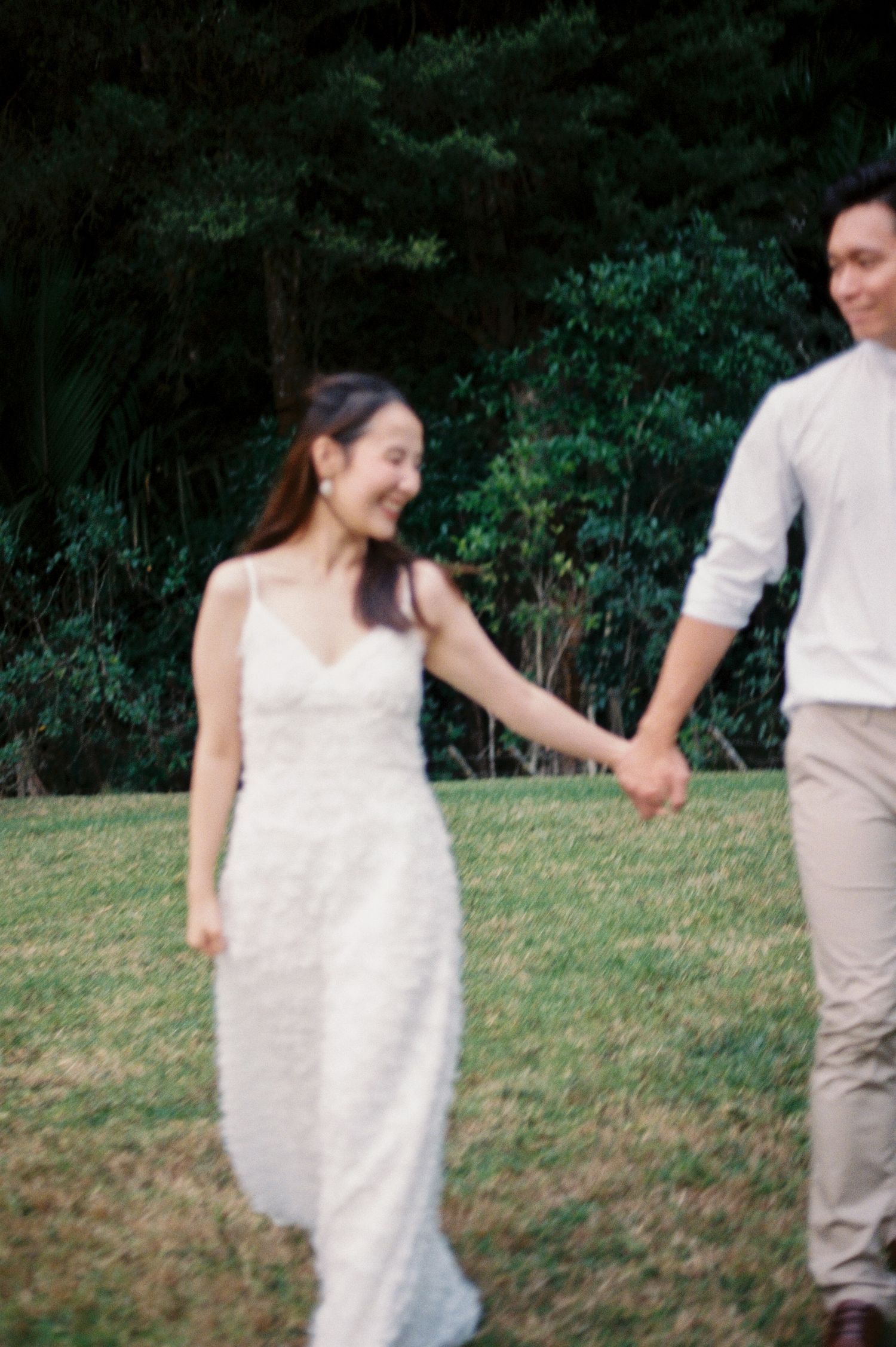 A joyful pre-wedding photoshoot at Auckland Botanical Gardens by YM Photography. Shot on digital and 35mm film.