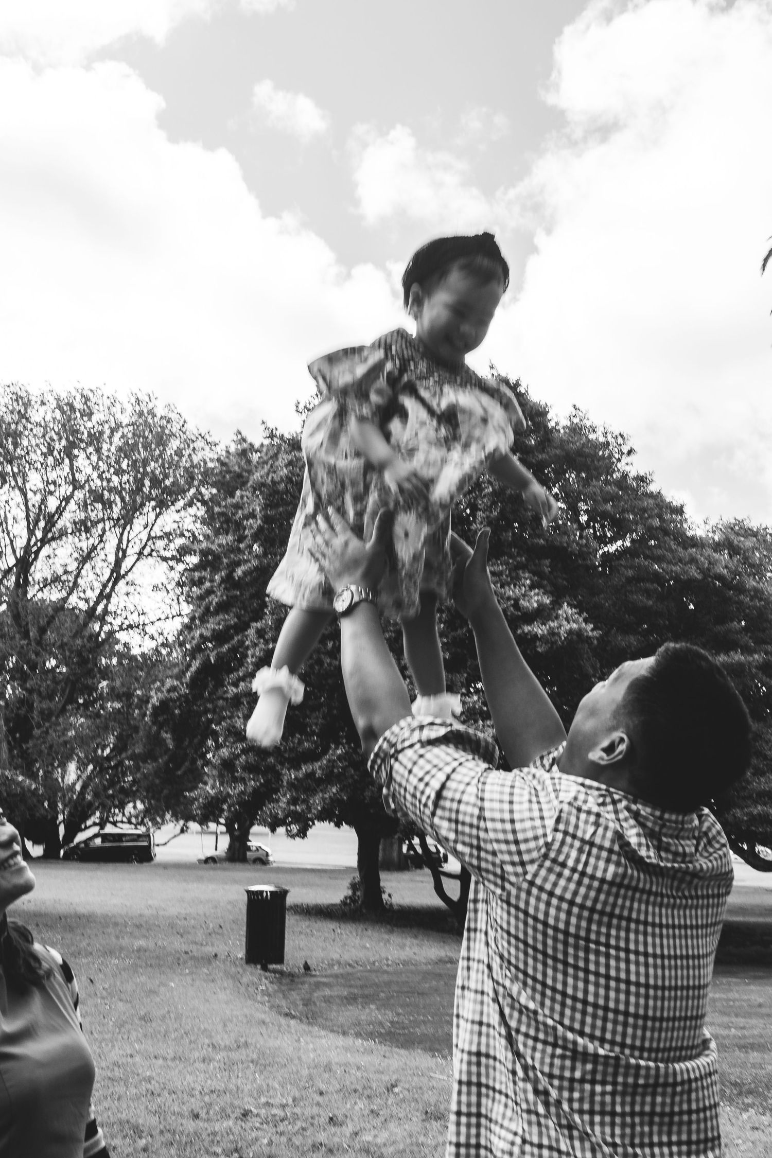 A cute family photoshoot at Auckland Domain by YM Photography