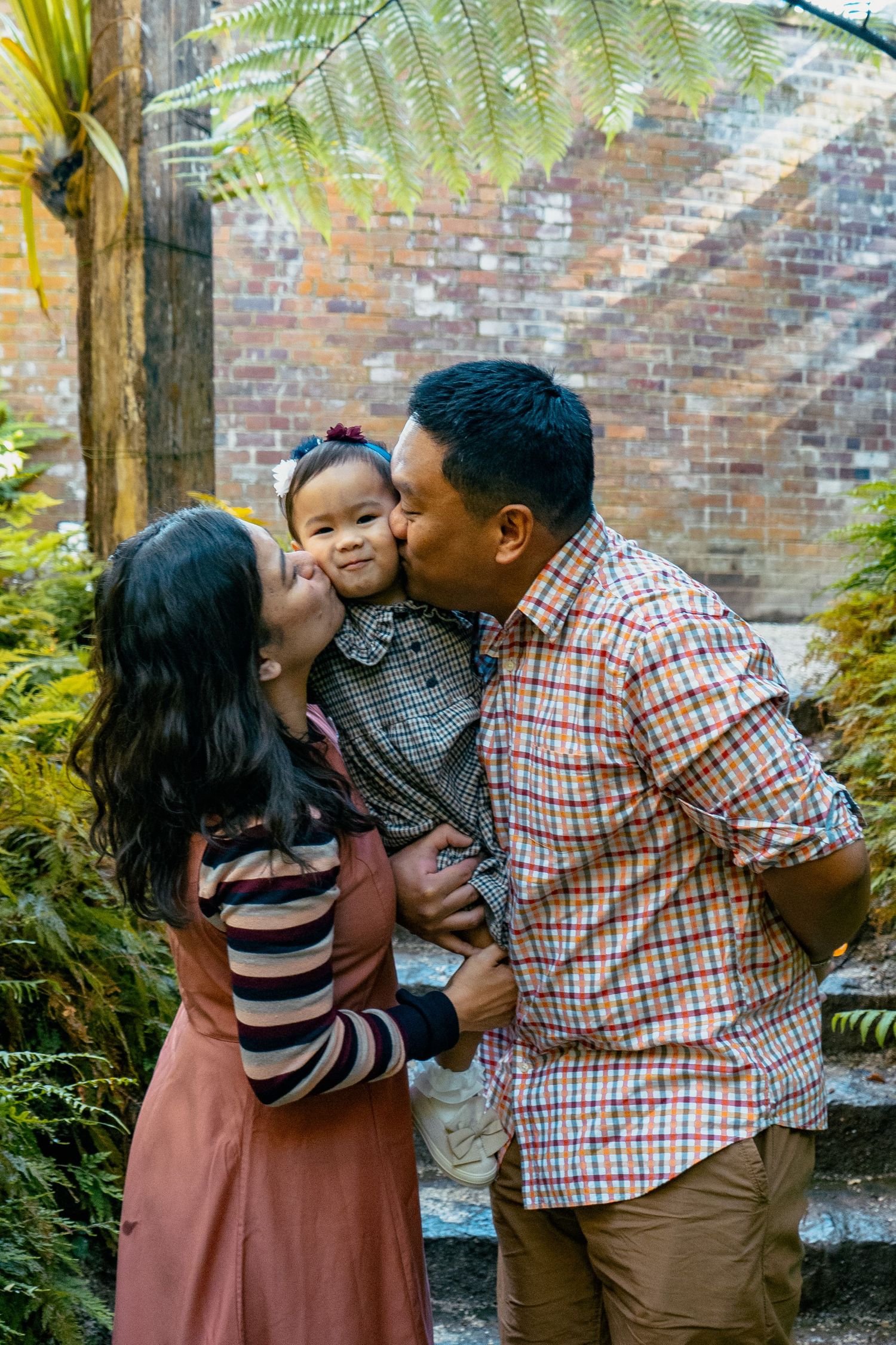 A cute family photoshoot session at Auckland Domain by YM Photography