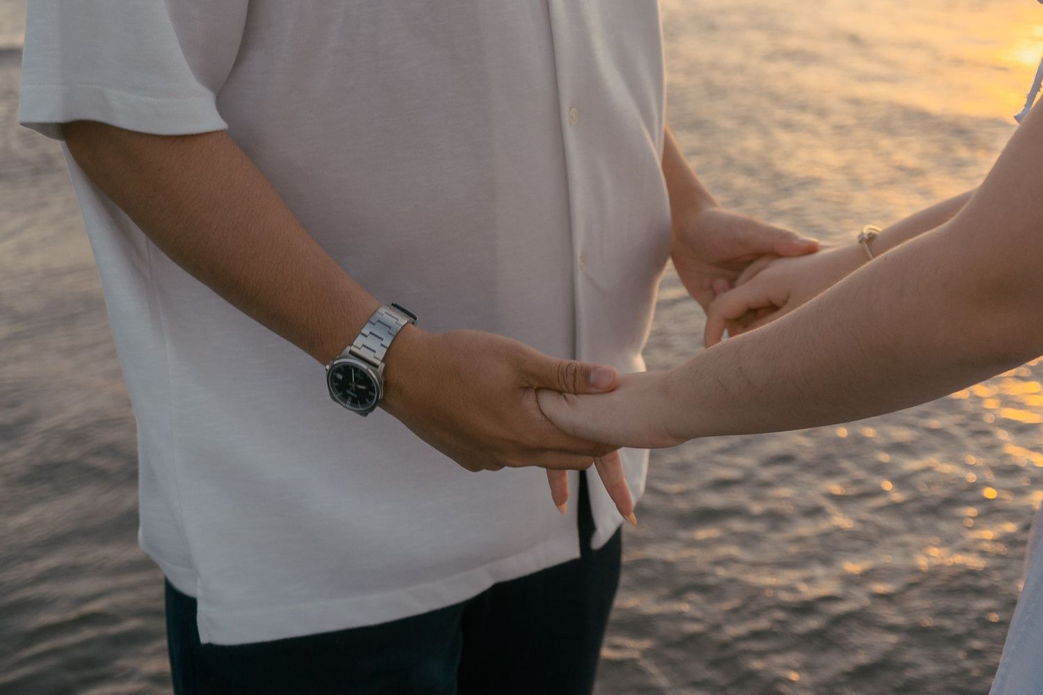 A couple photoshoot session during a magical sunset at Muriwai Beach by YM Photography.
