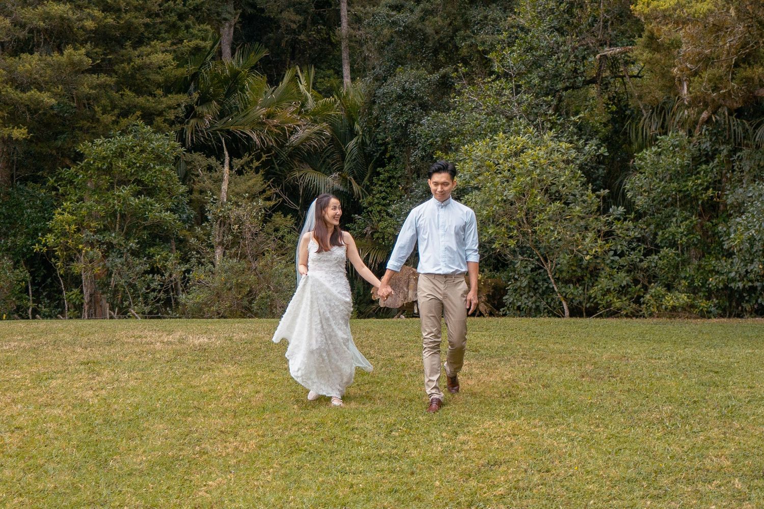 A joyful pre-wedding photoshoot at Auckland Botanical Gardens by YM Photography. Shot on digital and 35mm film.