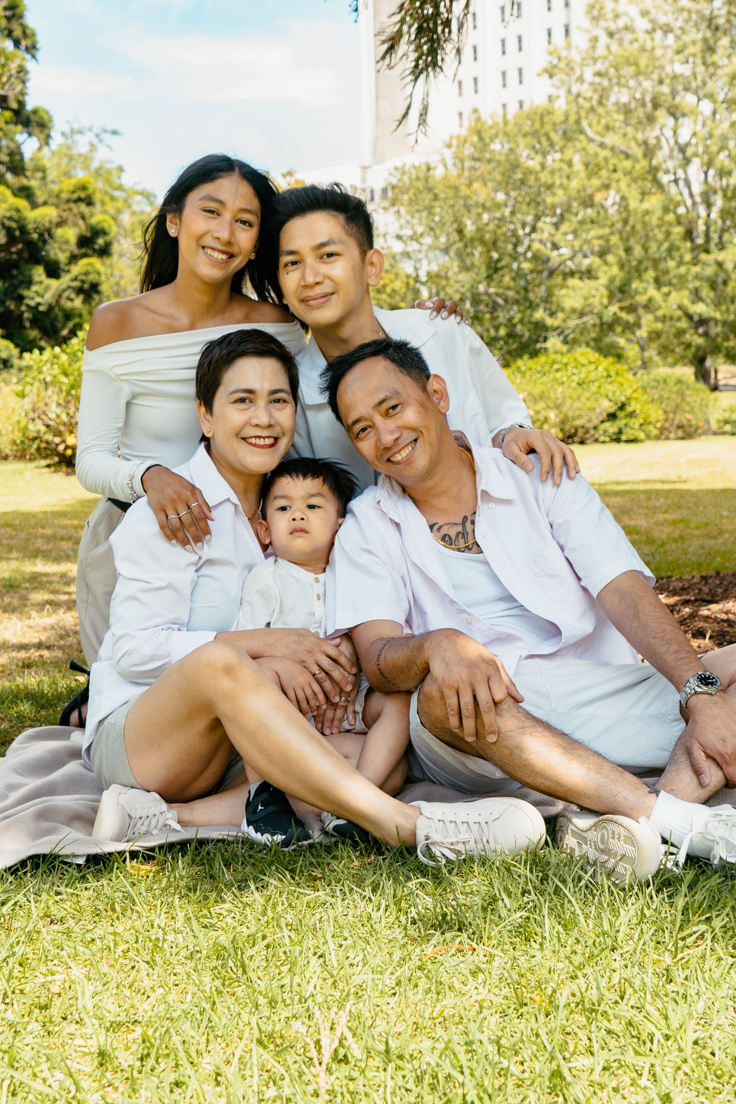 Fun-filled family photoshoot session at Auckland domain by YM Photography.