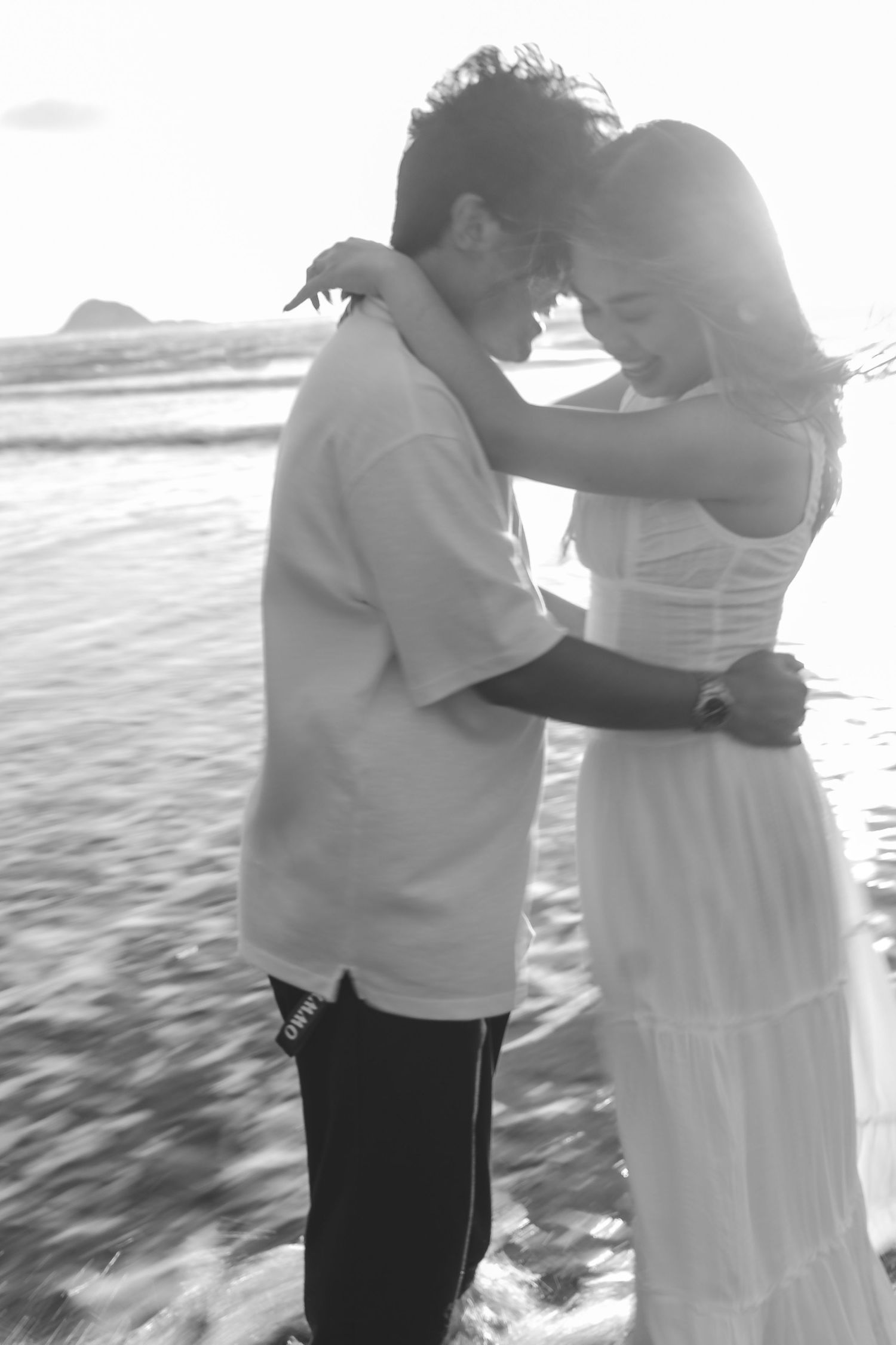 A couple photoshoot session during a magical sunset at Muriwai Beach by YM Photography.