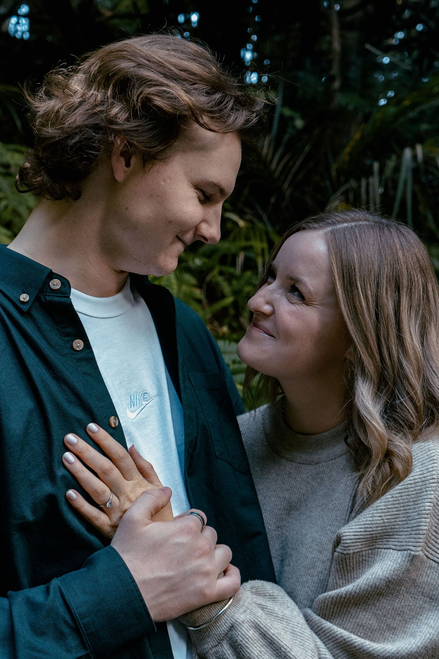 A romantic engagement shoot at the Fernery at Auckland Wintergardens by YM Photography.