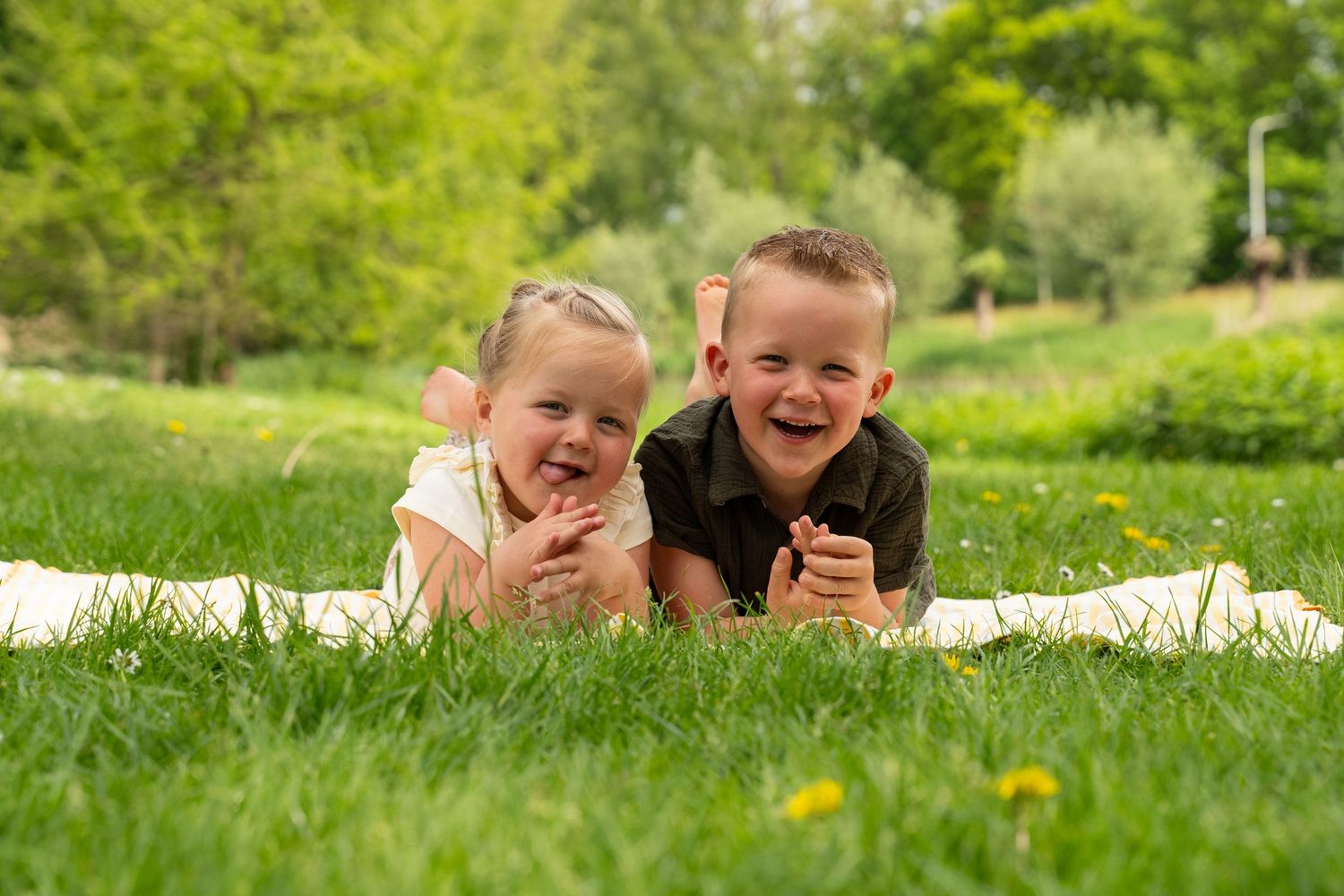 Kinderfotografie, kinderen, fotografie, ommen, overijssel, fotograaf, familie, broer, zus, tweeling