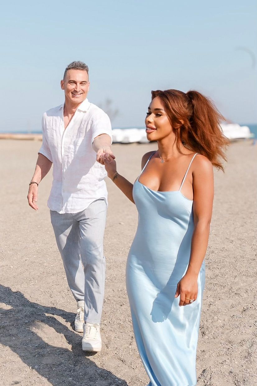 Couple photoshoot at Woodbine beach, engagement photographer toronto, greater toronto area, family, Nadia, ashbridges bay, outdoor photos