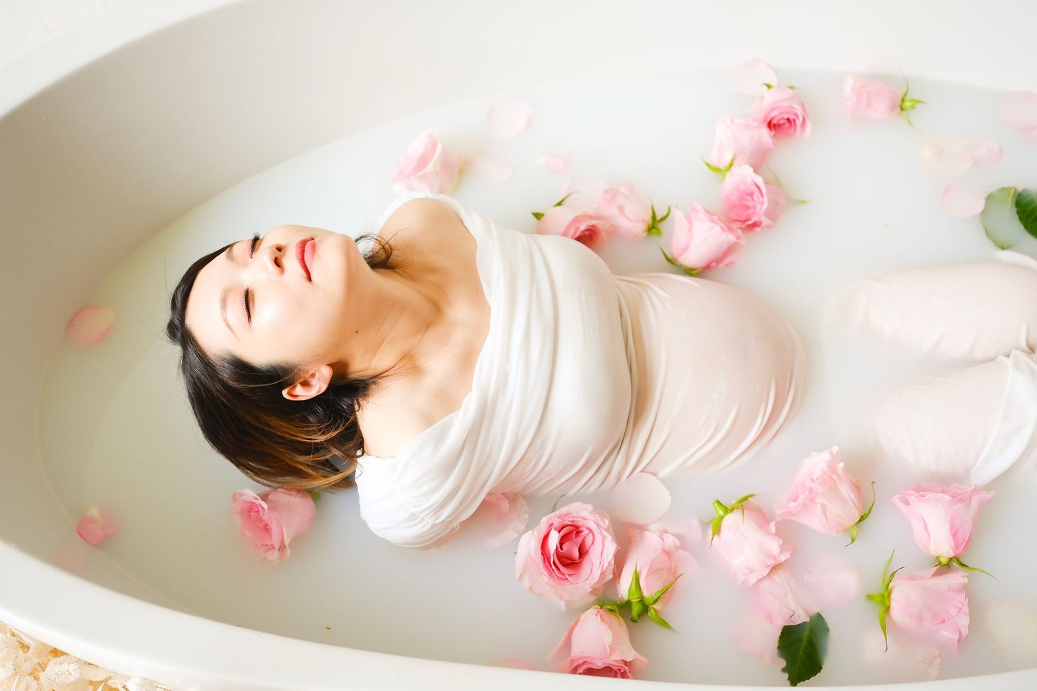 Artistic milk bath maternity photography, Maternity photographer Toronto, family portraits, Nadia, GTA, maternity dress, Majestystudios