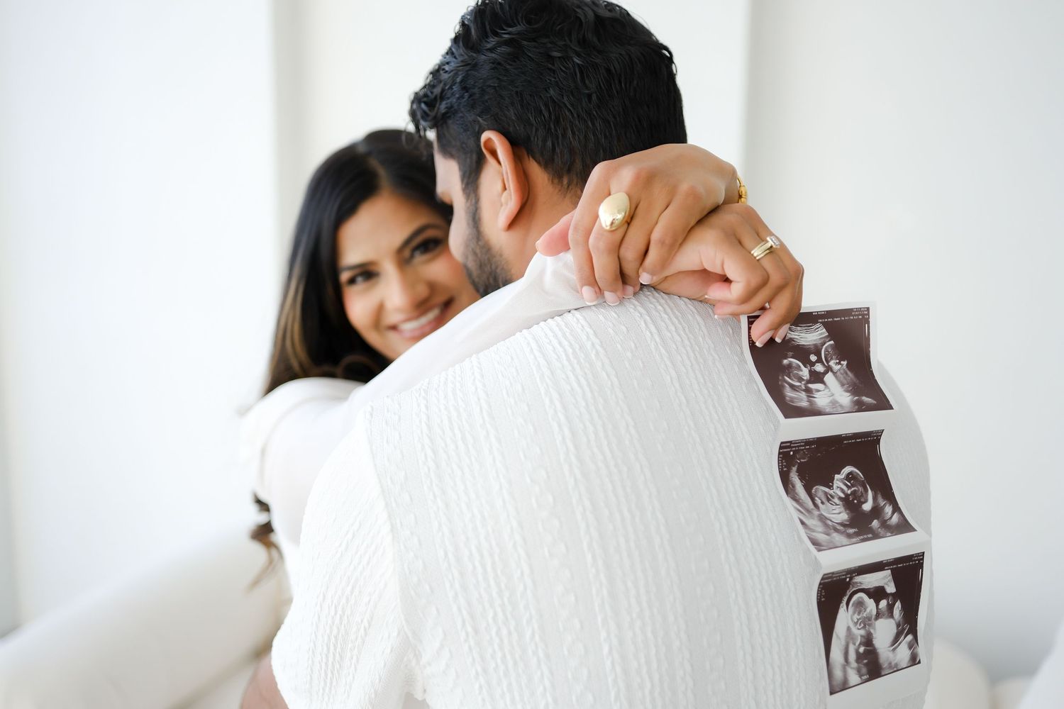 Couple with ultrasound photos during maternity shoot. Maternity photographer Toronto, family portraits, Nadia, GTA, majestystudios, couple