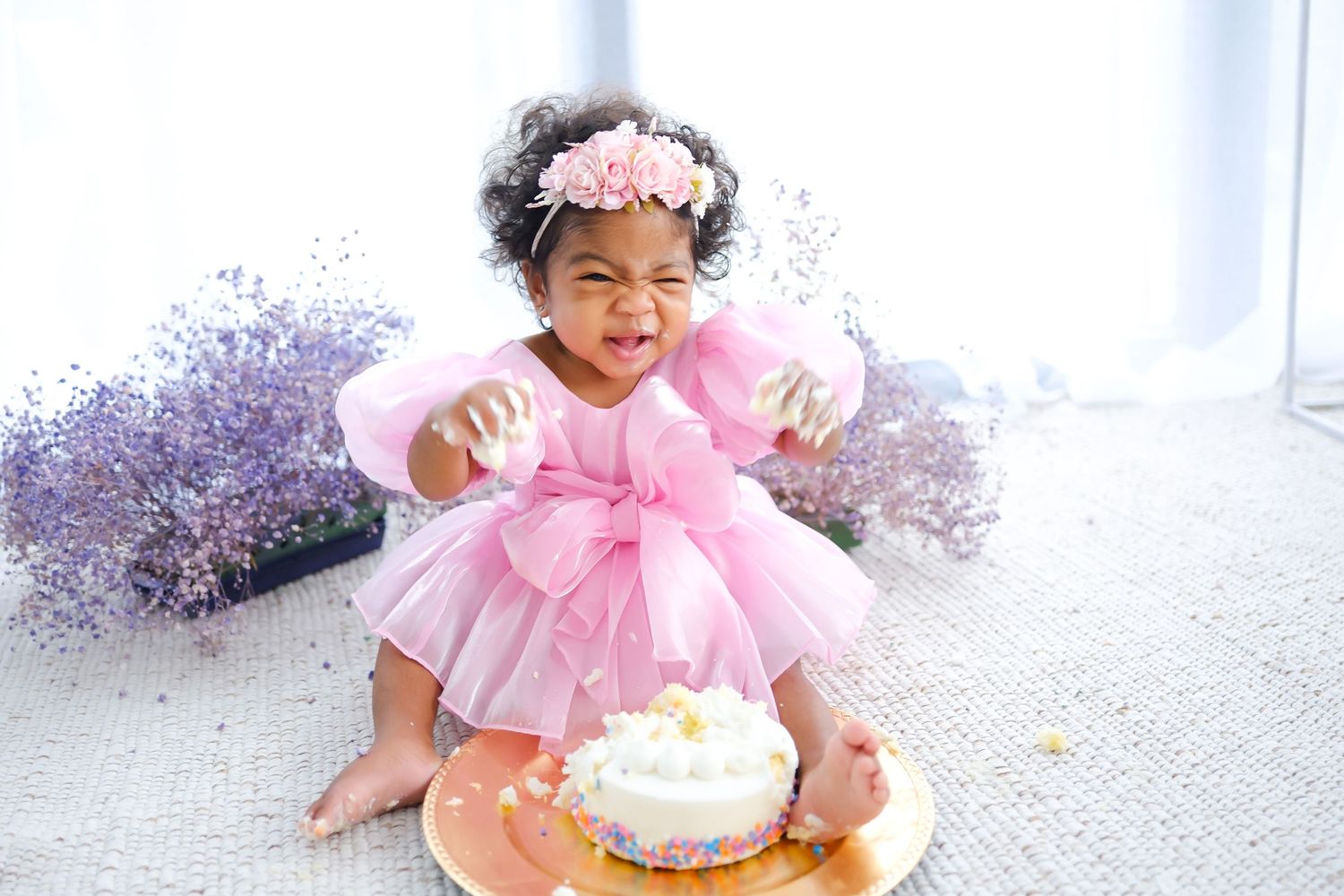 Portrait 1 year old birthday, family photographer Toronto, family portraits, Nadia, GTA, majestystudios, event, birthday, cake smash photos