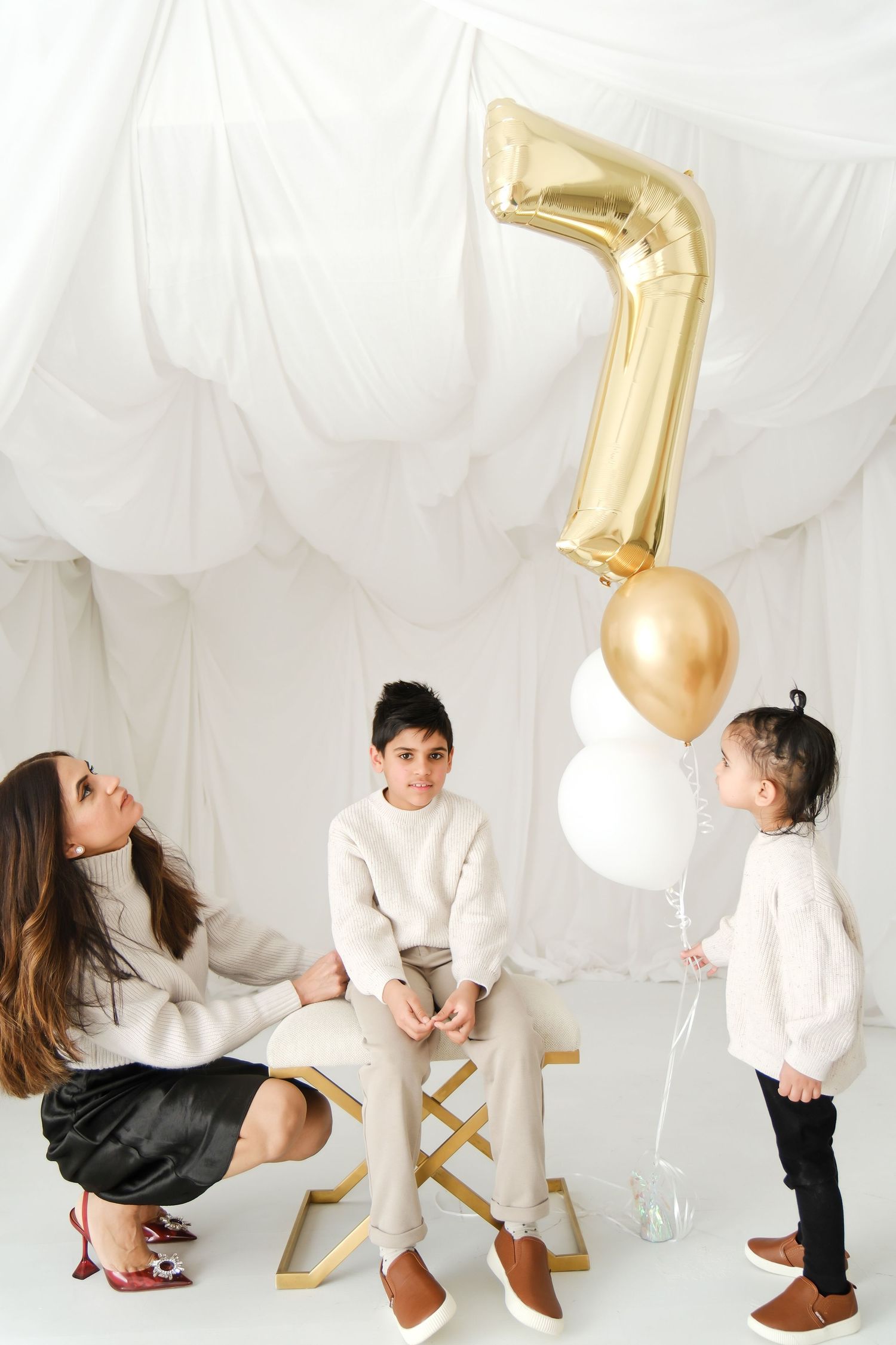 Family portrait 7 year old birthday, family photographer Toronto, family portraits, Nadia, GTA, majestystudios, event, birthday, cake smash