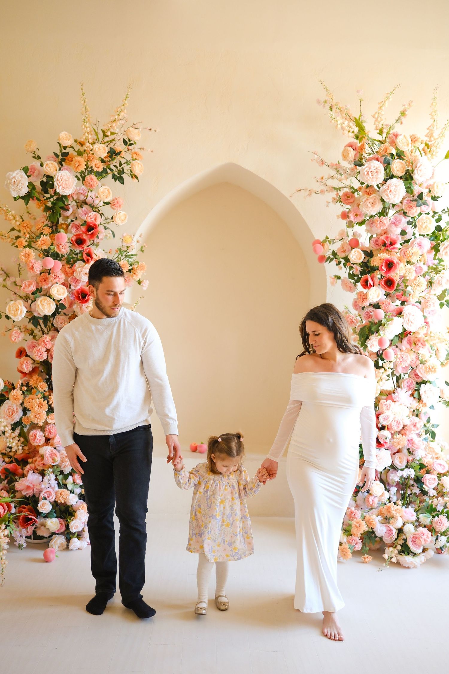 Maternity photographer Toronto, family portraits, Nadia, GTA, maternity dress, Majestystudios, capturing love & anticipation.